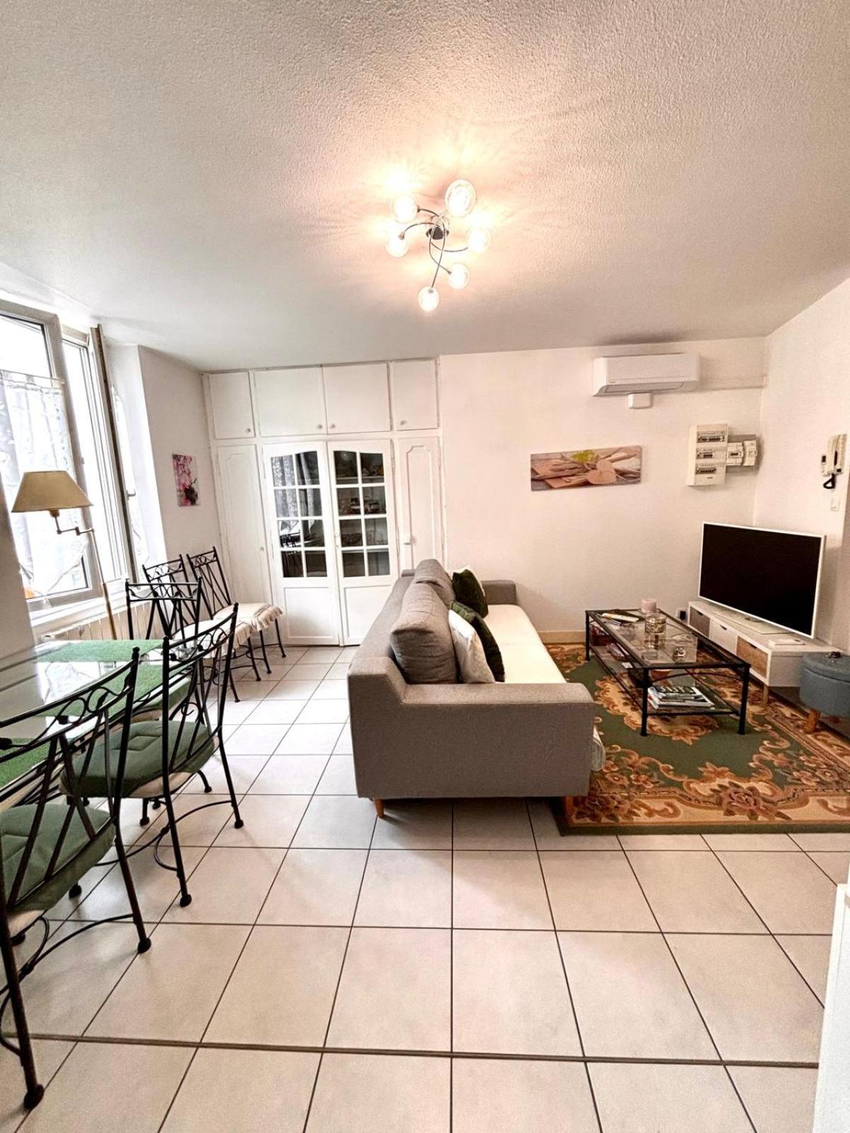 Chez Lucia Appartement Climatise Périgueux المظهر الخارجي الصورة